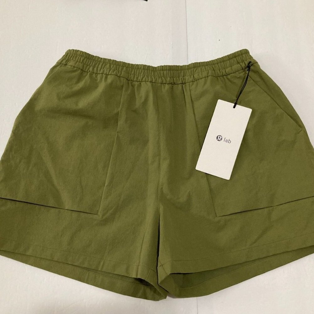 Lululemon 98usd size 8 Lab Relaxed-Fit SuperHR Short 3" color bronze green